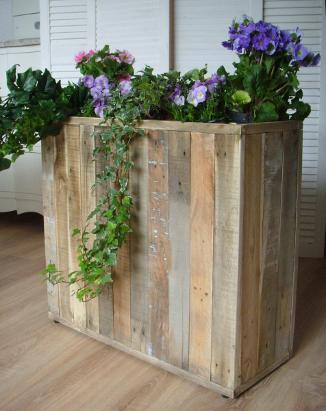 Pflanzkasten Pflanzkübel Blumenkasten mit 3 Pflanzeinsätzen rustikal verarbeitete Holzpaneele aus recycelten Palettenhölzern